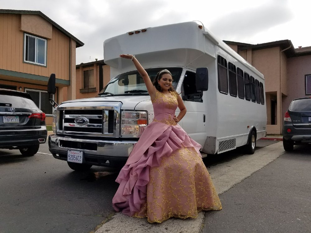 Chicago Quinceanera party bus