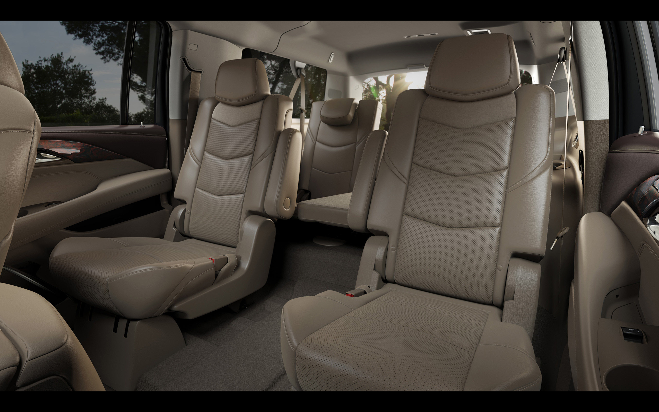 Escalade ESV seats were designed to be more comfortable and sculpted in appearance with a reclining second row. The design incorporates dual-firmness foam that ensures long-trip comfort and helps retain appearance over time.